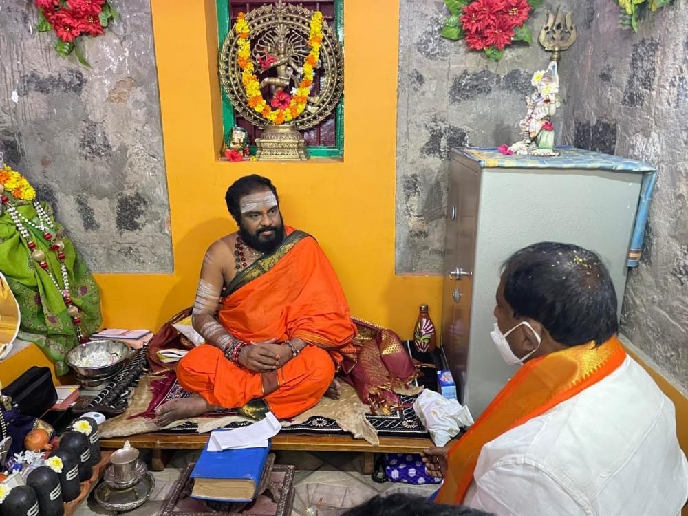 The Weekend Leader - BJP's Somu Veerraju launches temple protection tour in Andhra